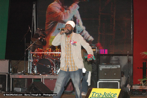 Luton Fyah at Tru-Juice Rebel Salute 2008 - The 15th staging of Tru-Juice Rebel Salute, Saturday, January 12, 2008, Port Kaiser Sports Club, St. Elizabeth, Jamaica W.I. - Photographs by Net2Market.com - Barry J. Hough Sr, Photographer - Negril Travel Guide, Negril Jamaica WI - http://www.negriltravelguide.com - info@negriltravelguide.com...!