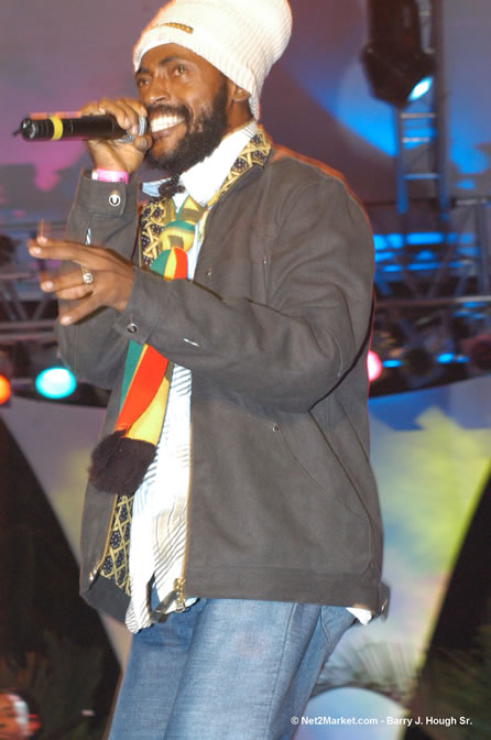 Lutan Fyah - Red Stripe Reggae Sumfest 2005 - Dancehall Night - July 21th, 2005 - Negril Travel Guide, Negril Jamaica WI - http://www.negriltravelguide.com - info@negriltravelguide.com...!