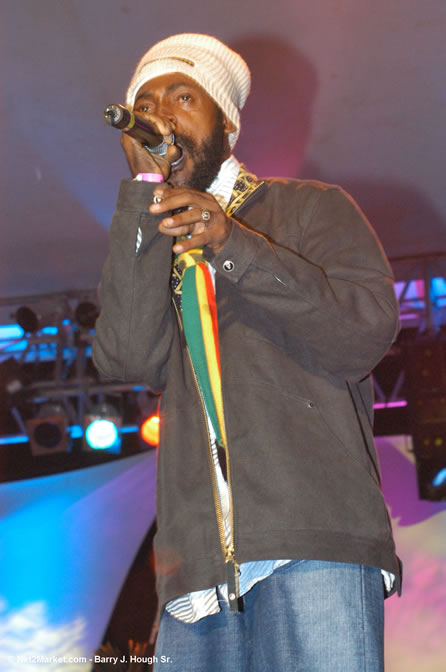 Lutan Fyah - Red Stripe Reggae Sumfest 2005 - Dancehall Night - July 21th, 2005 - Negril Travel Guide, Negril Jamaica WI - http://www.negriltravelguide.com - info@negriltravelguide.com...!