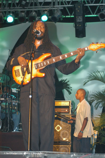 Mackie Concious - Red Stripe Reggae Sumfest 2005 - International Night - July 22th, 2005 - Negril Travel Guide, Negril Jamaica WI - http://www.negriltravelguide.com - info@negriltravelguide.com...!