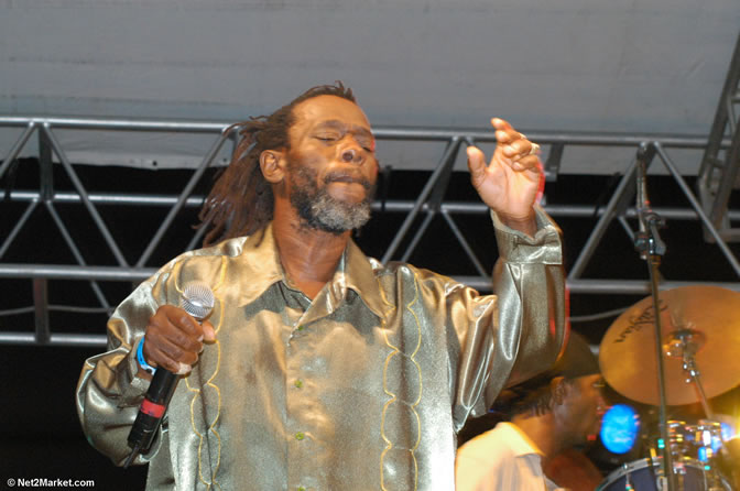 The Mighty Diamonds - Red Stripe Reggae Sumfest 2005 - Rockers Night - July 20th, 2005 - Negril Travel Guide, Negril Jamaica WI - http://www.negriltravelguide.com - info@negriltravelguide.com...!