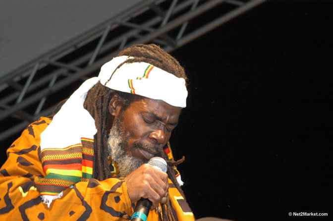 The Mighty Diamonds - Red Stripe Reggae Sumfest 2005 - Rockers Night - July 20th, 2005 - Negril Travel Guide, Negril Jamaica WI - http://www.negriltravelguide.com - info@negriltravelguide.com...!
