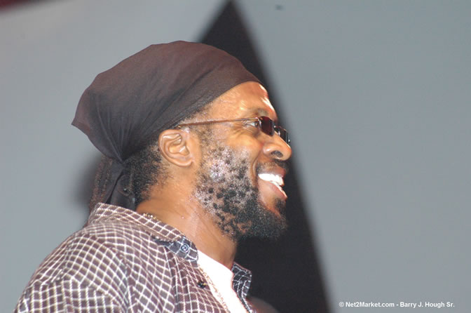 iNi Kamoze - Red Stripe Reggae Sumfest 2005 - International Night #2 - July 23th, 2005 - Negril Travel Guide, Negril Jamaica WI - http://www.negriltravelguide.com - info@negriltravelguide.com...!