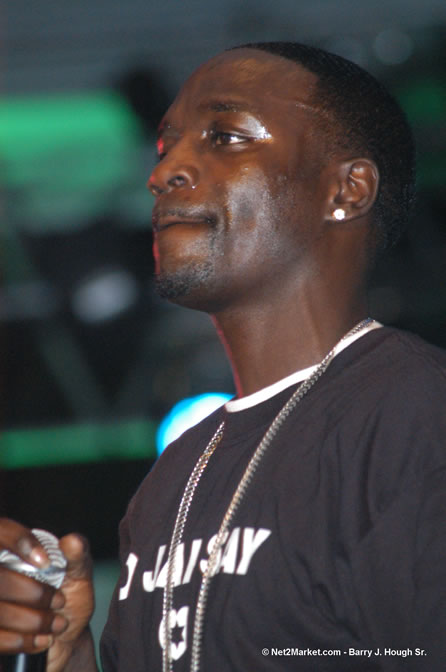 Akon - Red Stripe Reggae Sumfest 2005 - International Night - July 22th, 2005 - Negril Travel Guide, Negril Jamaica WI - http://www.negriltravelguide.com - info@negriltravelguide.com...!