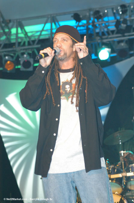 Andy Vernon - Red Stripe Reggae Sumfest 2005 - International Night - July 22th, 2005 - Negril Travel Guide, Negril Jamaica WI - http://www.negriltravelguide.com - info@negriltravelguide.com...!