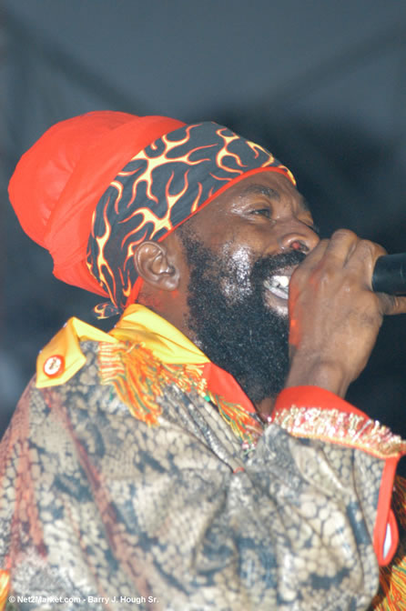 Capleton - Red Stripe Reggae Sumfest 2005 - Dancehall Night - July 21th, 2005 - Negril Travel Guide, Negril Jamaica WI - http://www.negriltravelguide.com - info@negriltravelguide.com...!