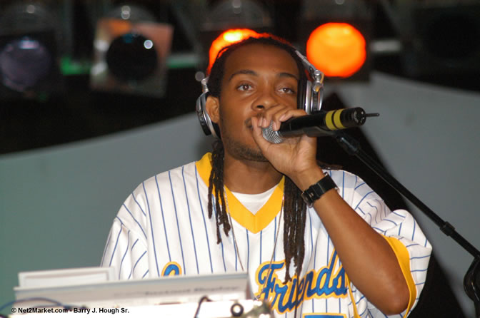 Ciara - Red Stripe Reggae Sumfest 2005 - International Night - July 22th, 2005 - Negril Travel Guide, Negril Jamaica WI - http://www.negriltravelguide.com - info@negriltravelguide.com...!