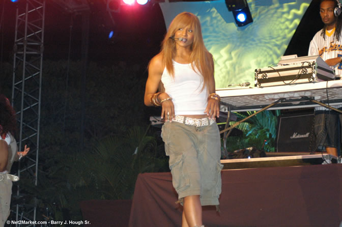 Ciara - Red Stripe Reggae Sumfest 2005 - International Night - July 22th, 2005 - Negril Travel Guide, Negril Jamaica WI - http://www.negriltravelguide.com - info@negriltravelguide.com...!