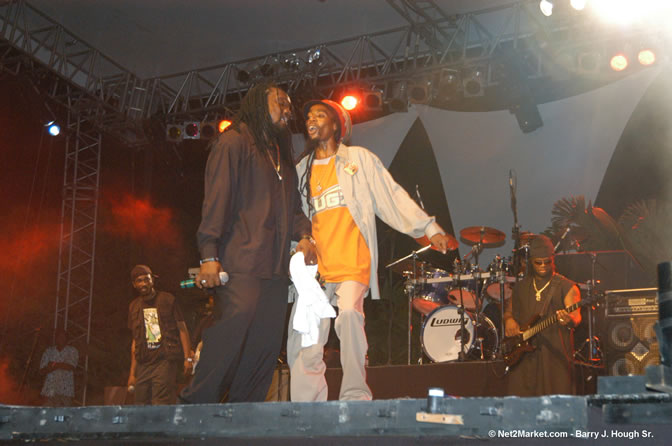iNi Kamoze - Red Stripe Reggae Sumfest 2005 - International Night #2 - July 23th, 2005 - Negril Travel Guide, Negril Jamaica WI - http://www.negriltravelguide.com - info@negriltravelguide.com...!