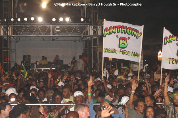Anthony B - Explosion - Red Stripe Reggae Sumfest 2007 - Thursday, July 19, 2007 - Red Stripe Reggae Sumfest 2007 at Catherine Hall, Montego Bay, St James, Jamaica W.I. - Negril Travel Guide, Negril Jamaica WI - http://www.negriltravelguide.com - info@negriltravelguide.com...!
