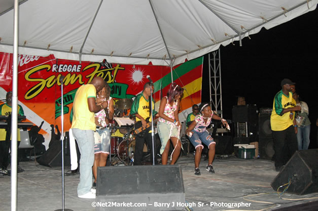 Red Stripe Reggae Sumfest 2007 - Beach Party - Tropical Beach - Sunday, July 15, 2007 - FAB 5 + Z Liquid - zip 103 fm - DJ Marvin - fame 95 fm - Craig Ross - Pieces  - Wyclef Refuge all-Star Sound System - Tropical Beach, Montego Bay, St James, Jamaica W.I. - Negril Travel Guide.com, Negril Jamaica WI - http://www.negriltravelguide.com - info@negriltravelguide.com...!