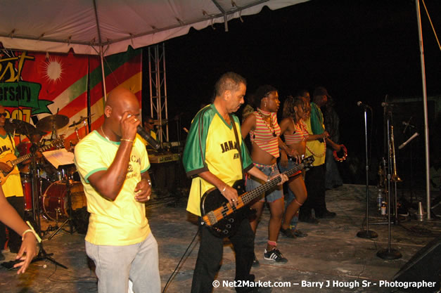 Red Stripe Reggae Sumfest 2007 - Beach Party - Tropical Beach - Sunday, July 15, 2007 - FAB 5 + Z Liquid - zip 103 fm - DJ Marvin - fame 95 fm - Craig Ross - Pieces  - Wyclef Refuge all-Star Sound System - Tropical Beach, Montego Bay, St James, Jamaica W.I. - Negril Travel Guide.com, Negril Jamaica WI - http://www.negriltravelguide.com - info@negriltravelguide.com...!