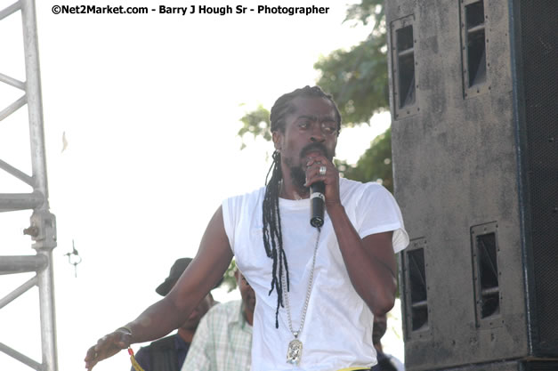 Beenie Man - Explosion - Red Stripe Reggae Sumfest 2007 - Thursday, July 19, 2007 - Red Stripe Reggae Sumfest 2007 at Catherine Hall, Montego Bay, St James, Jamaica W.I. - Negril Travel Guide, Negril Jamaica WI - http://www.negriltravelguide.com - info@negriltravelguide.com...!