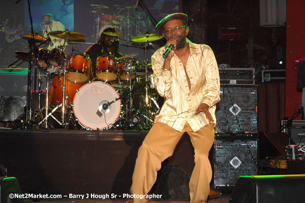 Beres Hammond - Red Stripe Reggae Sumfest 2007 - Zenith - Saturday, July 21, 2007 - Catherine Hall, Montego Bay, St James, Jamaica W.I. - Negril Travel Guide, Negril Jamaica WI - http://www.negriltravelguide.com - info@negriltravelguide.com...!