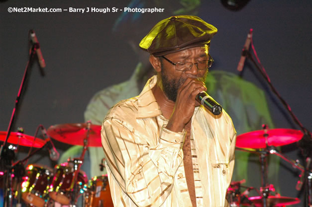 Beres Hammond - Red Stripe Reggae Sumfest 2007 - Zenith - Saturday, July 21, 2007 - Catherine Hall, Montego Bay, St James, Jamaica W.I. - Negril Travel Guide, Negril Jamaica WI - http://www.negriltravelguide.com - info@negriltravelguide.com...!