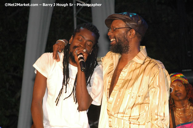 Beres Hammond - Red Stripe Reggae Sumfest 2007 - Zenith - Saturday, July 21, 2007 - Catherine Hall, Montego Bay, St James, Jamaica W.I. - Negril Travel Guide, Negril Jamaica WI - http://www.negriltravelguide.com - info@negriltravelguide.com...!