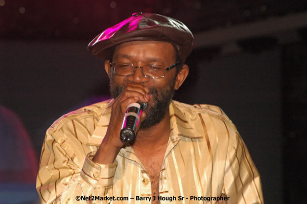Beres Hammond - Red Stripe Reggae Sumfest 2007 - Zenith - Saturday, July 21, 2007 - Catherine Hall, Montego Bay, St James, Jamaica W.I. - Negril Travel Guide, Negril Jamaica WI - http://www.negriltravelguide.com - info@negriltravelguide.com...!