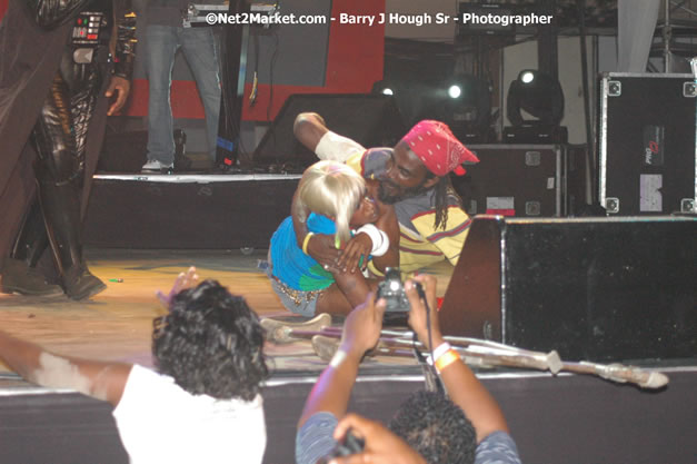 Elephant Man - Explosion - Red Stripe Reggae Sumfest 2007 - Thursday, July 19, 2007 - Red Stripe Reggae Sumfest 2007 at Catherine Hall, Montego Bay, St James, Jamaica W.I. - Negril Travel Guide, Negril Jamaica WI - http://www.negriltravelguide.com - info@negriltravelguide.com...!