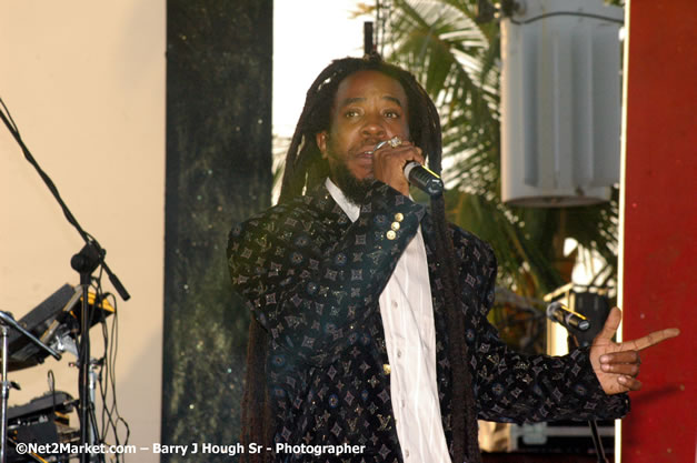 Half Pint - Red Stripe Reggae Sumfest 2007 - Zenith - Saturday, July 21, 2007 - Catherine Hall, Montego Bay, St James, Jamaica W.I. - Negril Travel Guide, Negril Jamaica WI - http://www.negriltravelguide.com - info@negriltravelguide.com...!