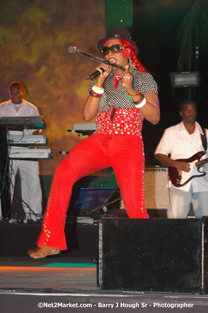 Macka Diamond - Explosion - Red Stripe Reggae Sumfest 2007 - Thursday, July 19, 2007 - Red Stripe Reggae Sumfest 2007 at Catherine Hall, Montego Bay, St James, Jamaica W.I. - Negril Travel Guide, Negril Jamaica WI - http://www.negriltravelguide.com - info@negriltravelguide.com...!