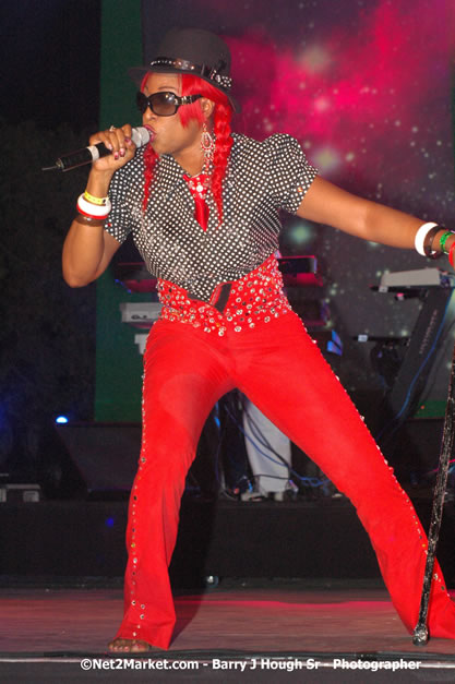 Macka Diamond - Explosion - Red Stripe Reggae Sumfest 2007 - Thursday, July 19, 2007 - Red Stripe Reggae Sumfest 2007 at Catherine Hall, Montego Bay, St James, Jamaica W.I. - Negril Travel Guide, Negril Jamaica WI - http://www.negriltravelguide.com - info@negriltravelguide.com...!