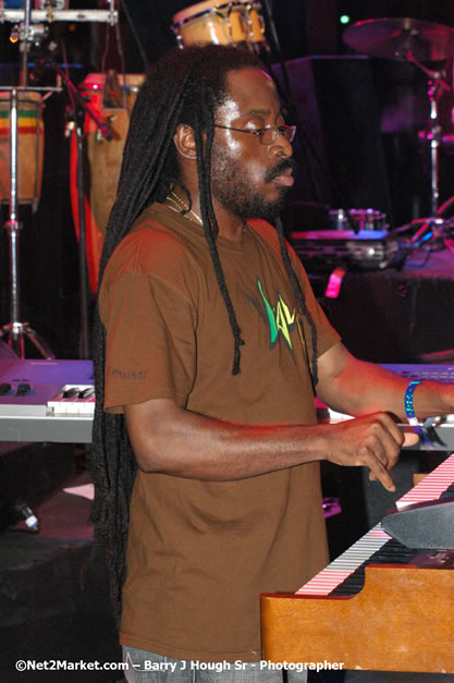 Mackie Conscious - Red Stripe Reggae Sumfest 2007 - Zenith - Saturday, July 21, 2007 - Catherine Hall, Montego Bay, St James, Jamaica W.I. - Negril Travel Guide, Negril Jamaica WI - http://www.negriltravelguide.com - info@negriltravelguide.com...!