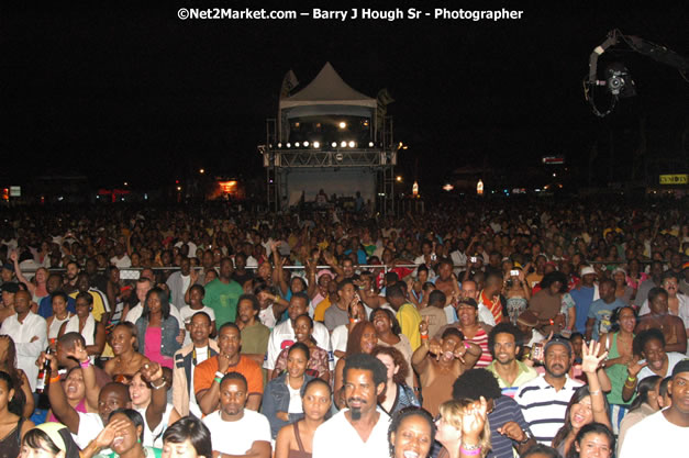 Mary J. Blige - Red Stripe Reggae Sumfest 2007 - Zenith - Saturday, July 21, 2007 - Catherine Hall, Montego Bay, St James, Jamaica W.I. - Negril Travel Guide, Negril Jamaica WI - http://www.negriltravelguide.com - info@negriltravelguide.com...!