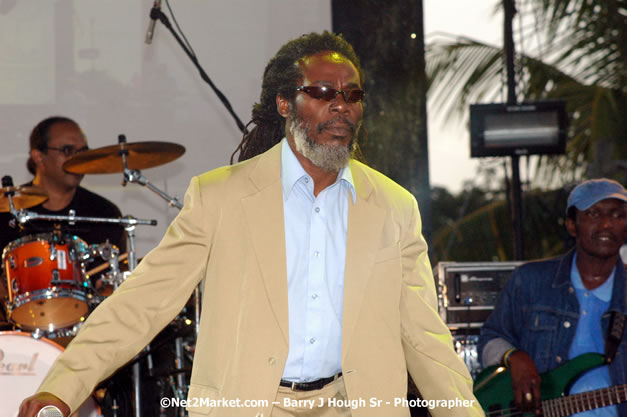 Mighty Diamonds - Red Stripe Reggae Sumfest 2007 - Zenith - Saturday, July 21, 2007 - Catherine Hall, Montego Bay, St James, Jamaica W.I. - Negril Travel Guide, Negril Jamaica WI - http://www.negriltravelguide.com - info@negriltravelguide.com...!