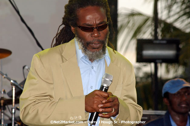 Mighty Diamonds - Red Stripe Reggae Sumfest 2007 - Zenith - Saturday, July 21, 2007 - Catherine Hall, Montego Bay, St James, Jamaica W.I. - Negril Travel Guide, Negril Jamaica WI - http://www.negriltravelguide.com - info@negriltravelguide.com...!