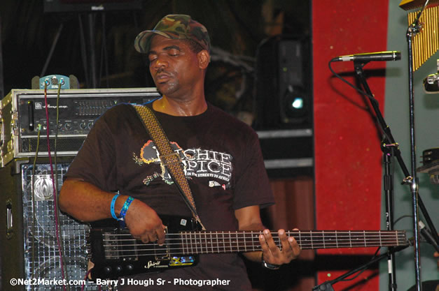 Richie Spice  - Red Stripe Reggae Sumfest 2007 - Zenith - Saturday, July 21, 2007 - Catherine Hall, Montego Bay, St James, Jamaica W.I. - Negril Travel Guide, Negril Jamaica WI - http://www.negriltravelguide.com - info@negriltravelguide.com...!
