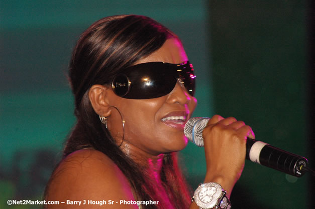Tanya Stephens - Red Stripe Reggae Sumfest 2007 - Zenith - Saturday, July 21, 2007 - Catherine Hall, Montego Bay, St James, Jamaica W.I. - Negril Travel Guide, Negril Jamaica WI - http://www.negriltravelguide.com - info@negriltravelguide.com...!
