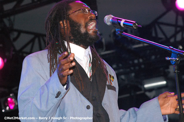 Tarrus Riley - Red Stripe Reggae Sumfest 2007 - Zenith - Saturday, July 21, 2007 - Catherine Hall, Montego Bay, St James, Jamaica W.I. - Negril Travel Guide, Negril Jamaica WI - http://www.negriltravelguide.com - info@negriltravelguide.com...!