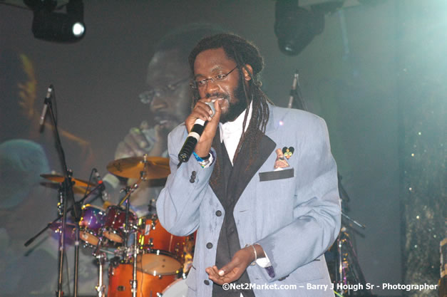 Tarrus Riley - Red Stripe Reggae Sumfest 2007 - Zenith - Saturday, July 21, 2007 - Catherine Hall, Montego Bay, St James, Jamaica W.I. - Negril Travel Guide, Negril Jamaica WI - http://www.negriltravelguide.com - info@negriltravelguide.com...!