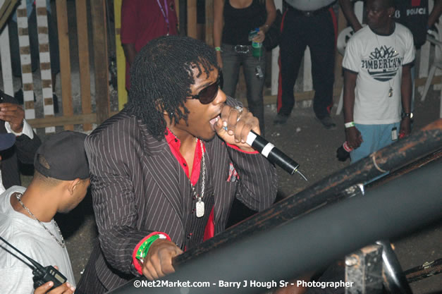 Wayne Marshall - Explosion - Red Stripe Reggae Sumfest 2007 - Thursday, July 19, 2007 - Red Stripe Reggae Sumfest 2007 at Catherine Hall, Montego Bay, St James, Jamaica W.I. - Negril Travel Guide, Negril Jamaica WI - http://www.negriltravelguide.com - info@negriltravelguide.com...!