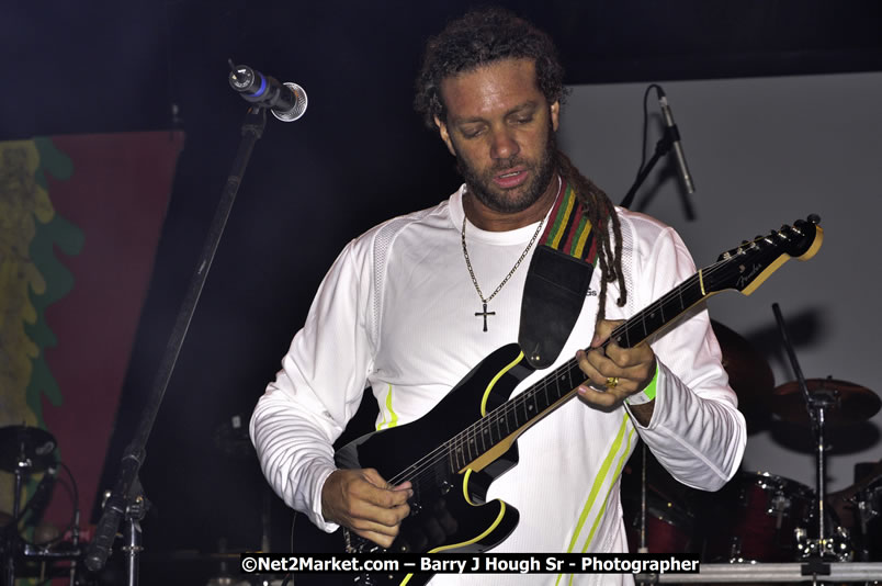 Andy Vernon @ Red Stripe Reggae Sumfest 2008 International Night 2, Catherine Hall, Montego Bay - Saturday, July 19, 2008 - Reggae Sumfest 2008 July 13 - July 19, 2008 - Photographs by Net2Market.com - Barry J. Hough Sr. Photojournalist/Photograper - Photographs taken with a Nikon D300 - Negril Travel Guide, Negril Jamaica WI - http://www.negriltravelguide.com - info@negriltravelguide.com...!