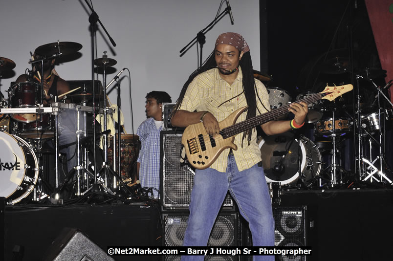 Andy Vernon @ Red Stripe Reggae Sumfest 2008 International Night 2, Catherine Hall, Montego Bay - Saturday, July 19, 2008 - Reggae Sumfest 2008 July 13 - July 19, 2008 - Photographs by Net2Market.com - Barry J. Hough Sr. Photojournalist/Photograper - Photographs taken with a Nikon D300 - Negril Travel Guide, Negril Jamaica WI - http://www.negriltravelguide.com - info@negriltravelguide.com...!