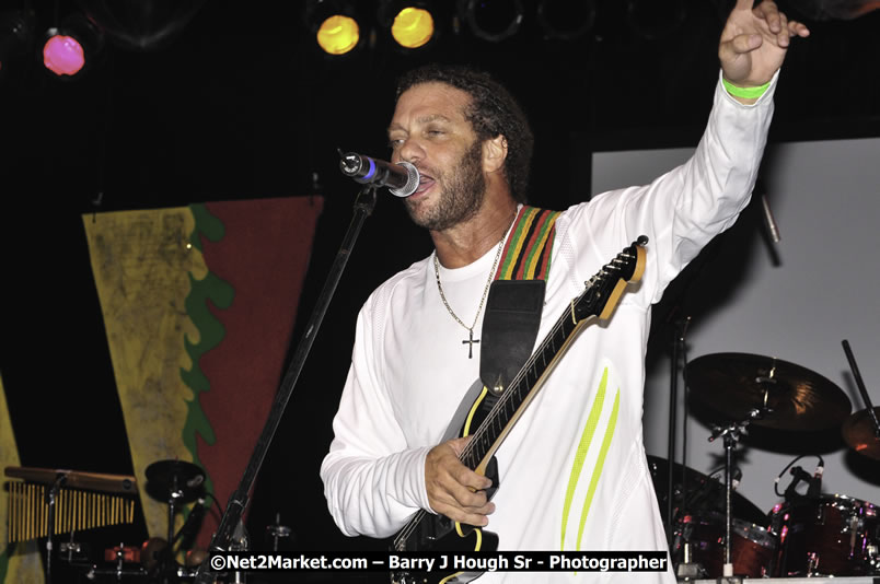 Andy Vernon @ Red Stripe Reggae Sumfest 2008 International Night 2, Catherine Hall, Montego Bay - Saturday, July 19, 2008 - Reggae Sumfest 2008 July 13 - July 19, 2008 - Photographs by Net2Market.com - Barry J. Hough Sr. Photojournalist/Photograper - Photographs taken with a Nikon D300 - Negril Travel Guide, Negril Jamaica WI - http://www.negriltravelguide.com - info@negriltravelguide.com...!