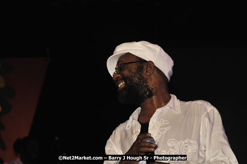 Beres Hammond @ Red Stripe Reggae Sumfest 2008 International Night 2, Catherine Hall, Montego Bay - Saturday, July 19, 2008 - Reggae Sumfest 2008 July 13 - July 19, 2008 - Photographs by Net2Market.com - Barry J. Hough Sr. Photojournalist/Photograper - Photographs taken with a Nikon D300 - Negril Travel Guide, Negril Jamaica WI - http://www.negriltravelguide.com - info@negriltravelguide.com...!