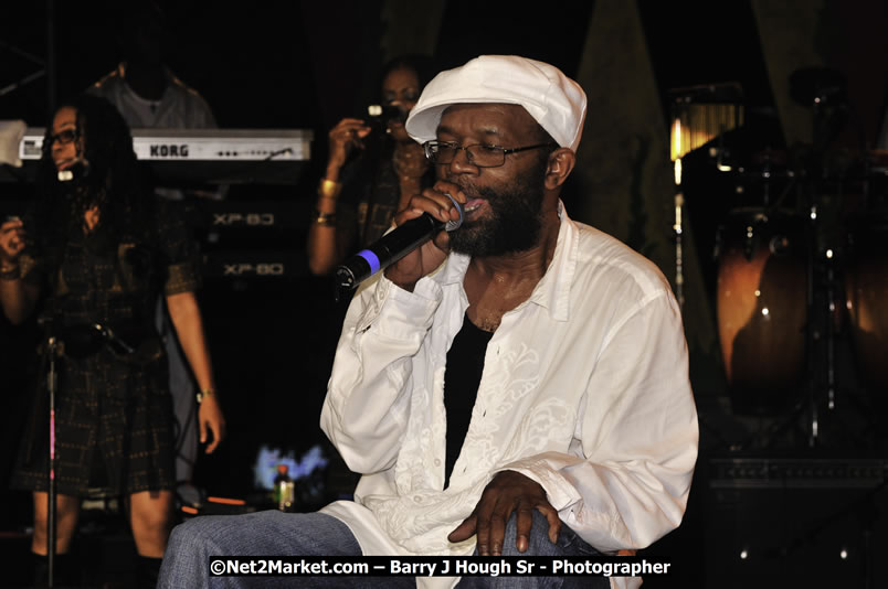 Beres Hammond @ Red Stripe Reggae Sumfest 2008 International Night 2, Catherine Hall, Montego Bay - Saturday, July 19, 2008 - Reggae Sumfest 2008 July 13 - July 19, 2008 - Photographs by Net2Market.com - Barry J. Hough Sr. Photojournalist/Photograper - Photographs taken with a Nikon D300 - Negril Travel Guide, Negril Jamaica WI - http://www.negriltravelguide.com - info@negriltravelguide.com...!