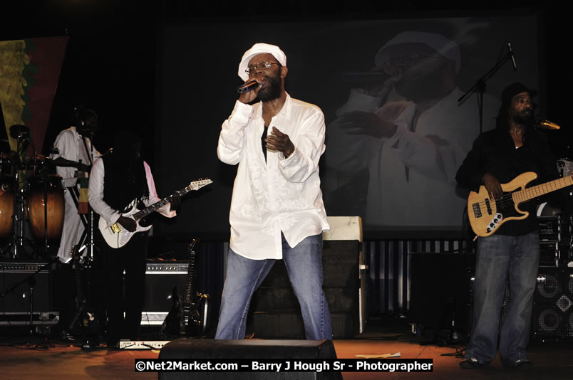 Beres Hammond @ Red Stripe Reggae Sumfest 2008 International Night 2, Catherine Hall, Montego Bay - Saturday, July 19, 2008 - Reggae Sumfest 2008 July 13 - July 19, 2008 - Photographs by Net2Market.com - Barry J. Hough Sr. Photojournalist/Photograper - Photographs taken with a Nikon D300 - Negril Travel Guide, Negril Jamaica WI - http://www.negriltravelguide.com - info@negriltravelguide.com...!