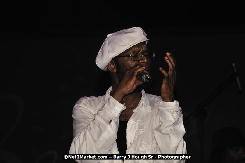 Beres Hammond @ Red Stripe Reggae Sumfest 2008 International Night 2, Catherine Hall, Montego Bay - Saturday, July 19, 2008 - Reggae Sumfest 2008 July 13 - July 19, 2008 - Photographs by Net2Market.com - Barry J. Hough Sr. Photojournalist/Photograper - Photographs taken with a Nikon D300 - Negril Travel Guide, Negril Jamaica WI - http://www.negriltravelguide.com - info@negriltravelguide.com...!