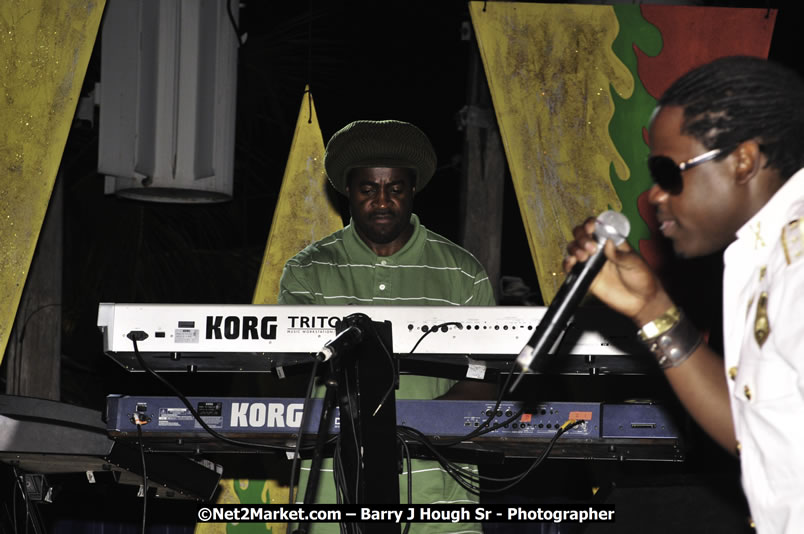 Bonafide @ Red Stripe Reggae Sumfest 2008 International Night 2, Catherine Hall, Montego Bay - Saturday, July 19, 2008 - Reggae Sumfest 2008 July 13 - July 19, 2008 - Photographs by Net2Market.com - Barry J. Hough Sr. Photojournalist/Photograper - Photographs taken with a Nikon D300 - Negril Travel Guide, Negril Jamaica WI - http://www.negriltravelguide.com - info@negriltravelguide.com...!