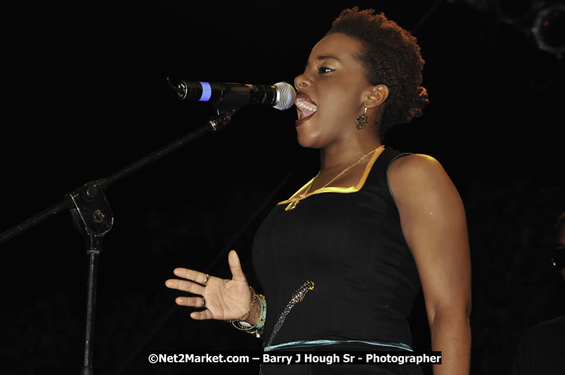 Etana @ Red Stripe Reggae Sumfest 2008 International Night 2, Catherine Hall, Montego Bay - Saturday, July 19, 2008 - Reggae Sumfest 2008 July 13 - July 19, 2008 - Photographs by Net2Market.com - Barry J. Hough Sr. Photojournalist/Photograper - Photographs taken with a Nikon D300 - Negril Travel Guide, Negril Jamaica WI - http://www.negriltravelguide.com - info@negriltravelguide.com...!