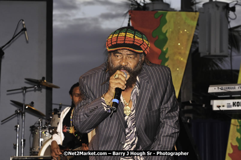 John Holt @ Red Stripe Reggae Sumfest 2008 International Night 2, Catherine Hall, Montego Bay - Saturday, July 19, 2008 - Reggae Sumfest 2008 July 13 - July 19, 2008 - Photographs by Net2Market.com - Barry J. Hough Sr. Photojournalist/Photograper - Photographs taken with a Nikon D300 - Negril Travel Guide, Negril Jamaica WI - http://www.negriltravelguide.com - info@negriltravelguide.com...!