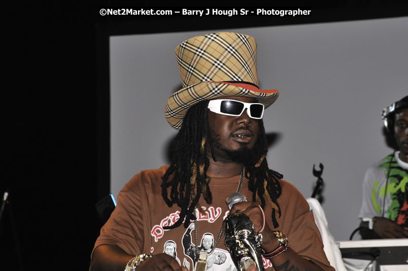 T - Pain @ Red Stripe Reggae Sumfest 2008 International Night 2, Catherine Hall, Montego Bay - Saturday, July 19, 2008 - Reggae Sumfest 2008 July 13 - July 19, 2008 - Photographs by Net2Market.com - Barry J. Hough Sr. Photojournalist/Photograper - Photographs taken with a Nikon D300 - Negril Travel Guide, Negril Jamaica WI - http://www.negriltravelguide.com - info@negriltravelguide.com...!