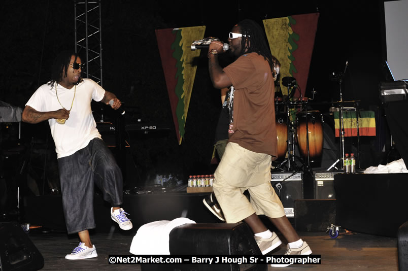 T - Pain @ Red Stripe Reggae Sumfest 2008 International Night 2, Catherine Hall, Montego Bay - Saturday, July 19, 2008 - Reggae Sumfest 2008 July 13 - July 19, 2008 - Photographs by Net2Market.com - Barry J. Hough Sr. Photojournalist/Photograper - Photographs taken with a Nikon D300 - Negril Travel Guide, Negril Jamaica WI - http://www.negriltravelguide.com - info@negriltravelguide.com...!