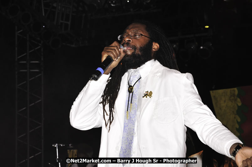 Tarrus Riley @ Red Stripe Reggae Sumfest 2008 International Night 2, Catherine Hall, Montego Bay - Saturday, July 19, 2008 - Reggae Sumfest 2008 July 13 - July 19, 2008 - Photographs by Net2Market.com - Barry J. Hough Sr. Photojournalist/Photograper - Photographs taken with a Nikon D300 - Negril Travel Guide, Negril Jamaica WI - http://www.negriltravelguide.com - info@negriltravelguide.com...!