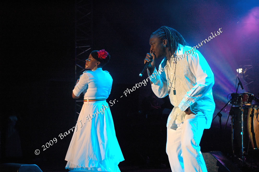 Etana @ Reggae Sumfest 2009 - International Night 2 - Reggae Sumfest 2009,Catherine Hall, Montego Bay, St. James, Jamaica W.I. - Saturday, July 25, 2009 - Reggae Sumfest 2009, July 19 - 25, 2009 - Photographs by Net2Market.com - Barry J. Hough Sr. Photojournalist/Photograper - Photographs taken with a Nikon D70, D100, or D300 - Negril Travel Guide, Negril Jamaica WI - http://www.negriltravelguide.com - info@negriltravelguide.com...!