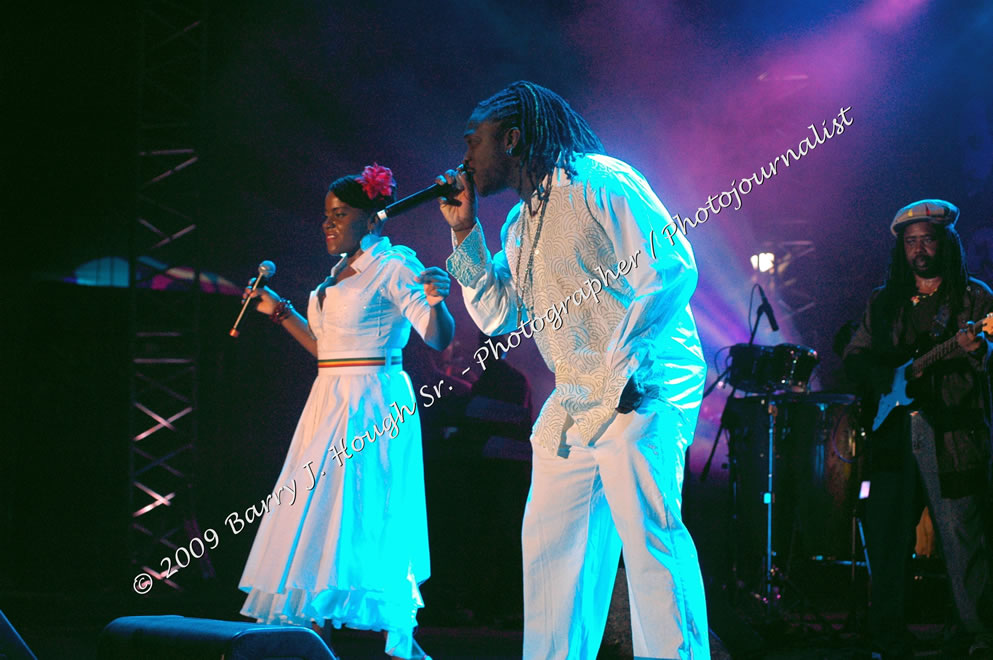 Etana @ Reggae Sumfest 2009 - International Night 2 - Reggae Sumfest 2009,Catherine Hall, Montego Bay, St. James, Jamaica W.I. - Saturday, July 25, 2009 - Reggae Sumfest 2009, July 19 - 25, 2009 - Photographs by Net2Market.com - Barry J. Hough Sr. Photojournalist/Photograper - Photographs taken with a Nikon D70, D100, or D300 - Negril Travel Guide, Negril Jamaica WI - http://www.negriltravelguide.com - info@negriltravelguide.com...!