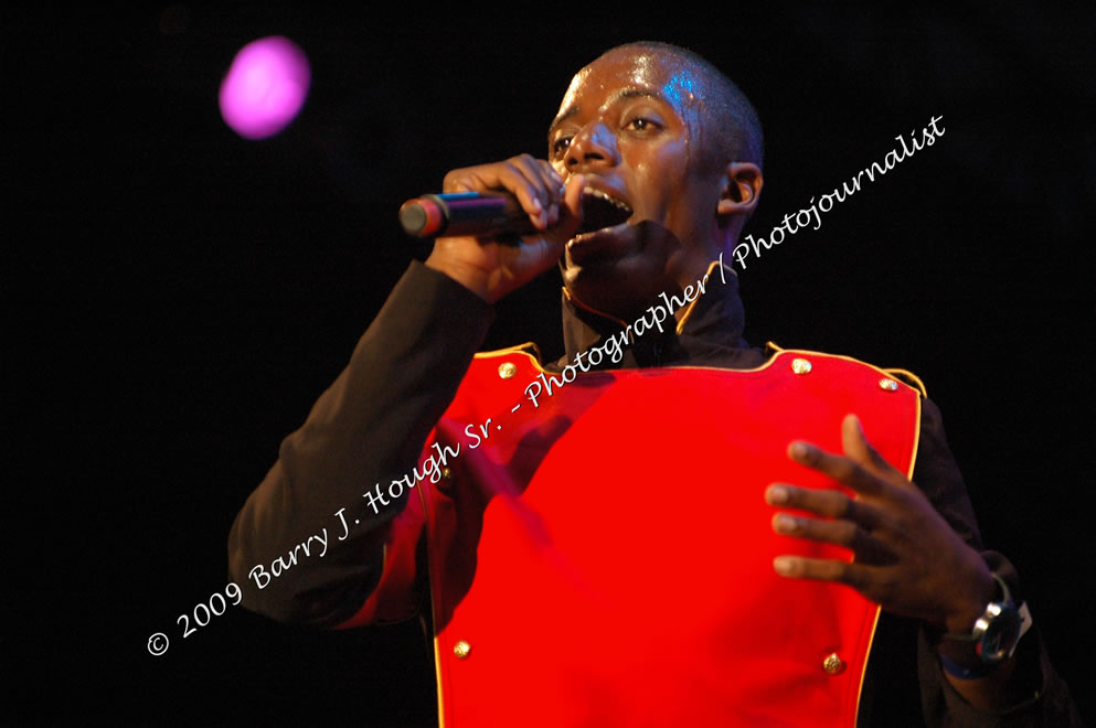 Romain Virgo  @ Reggae Sumfest 2009 - International Night 2 - Reggae Sumfest 2009,Catherine Hall, Montego Bay, St. James, Jamaica W.I. - Saturday, July 25, 2009 - Reggae Sumfest 2009, July 19 - 25, 2009 - Photographs by Net2Market.com - Barry J. Hough Sr. Photojournalist/Photograper - Photographs taken with a Nikon D70, D100, or D300 - Negril Travel Guide, Negril Jamaica WI - http://www.negriltravelguide.com - info@negriltravelguide.com...!